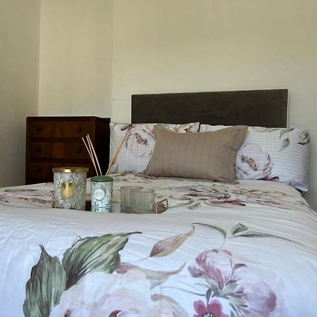 Comfortable Room Newbridge  Bagian luar foto